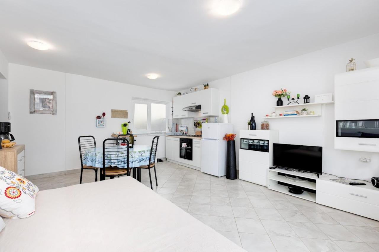 Apartment Oleander Malinska Extérieur photo